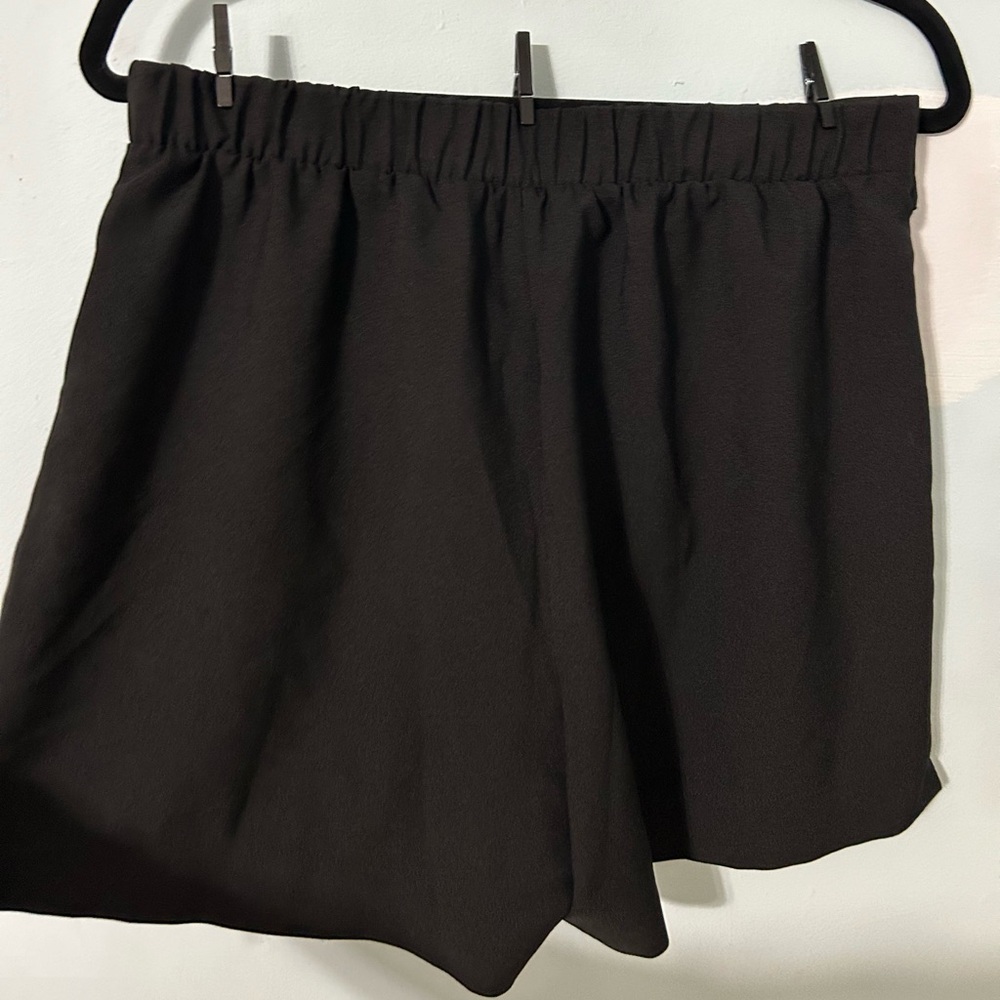 These are HAVE black shorts, super comfy and airy! - Picture 2 of 3